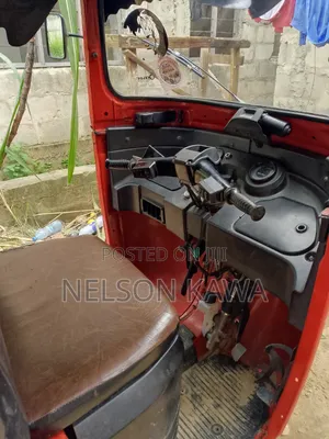 Bajaj Avenger 200 2019 Red