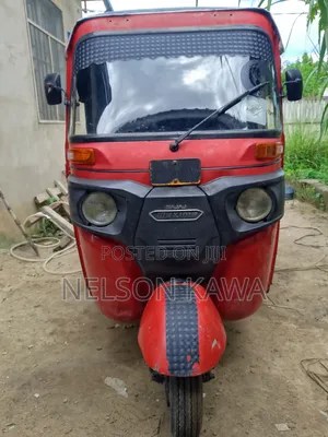 Bajaj Avenger 200 2019 Red