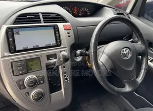 Toyota Ractis 1.5 FWD 2007 Silver