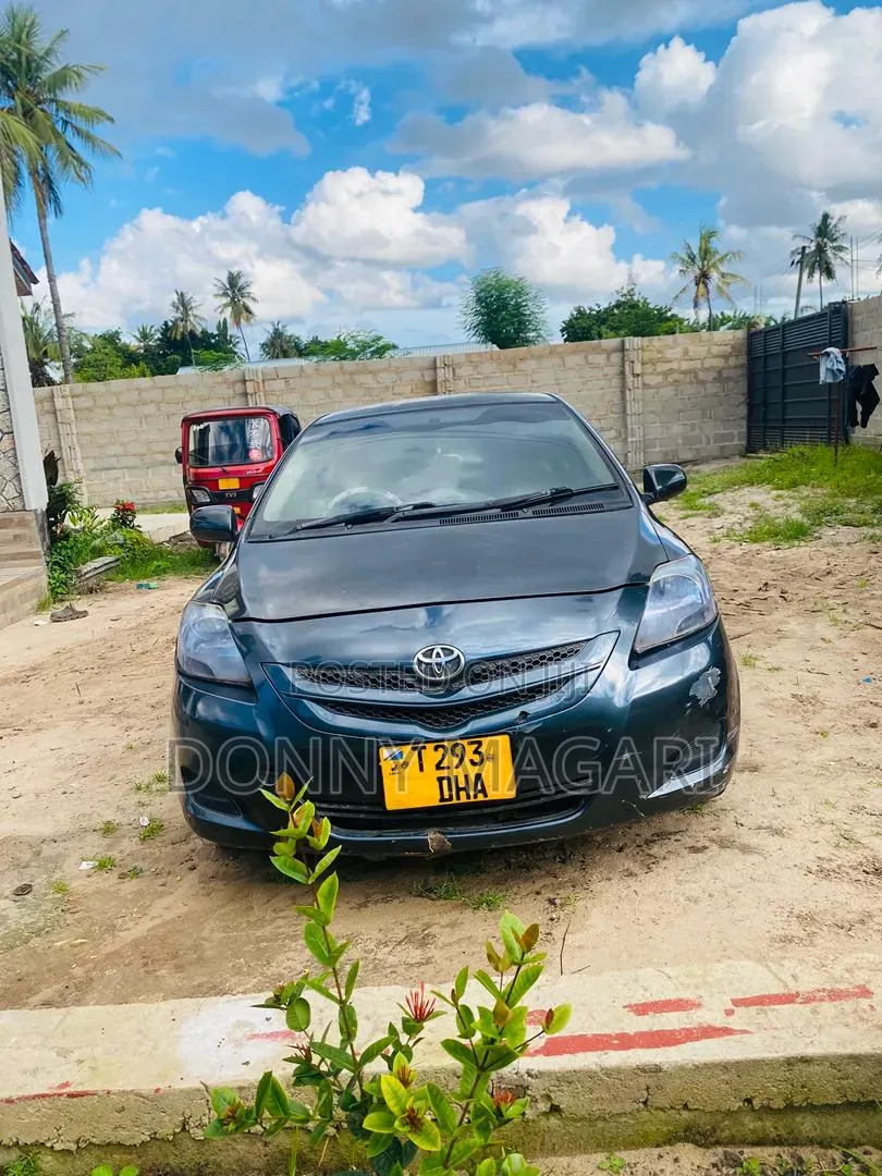 Toyota Belta 2005 Black