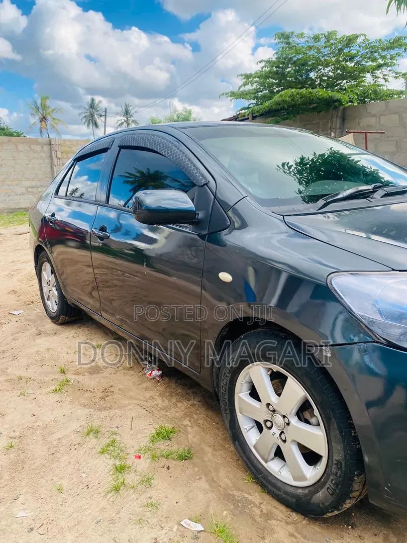 Toyota Belta 2005 Black
