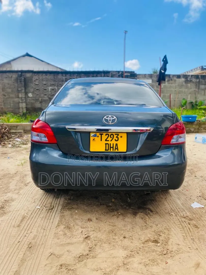 Toyota Belta 2005 Black