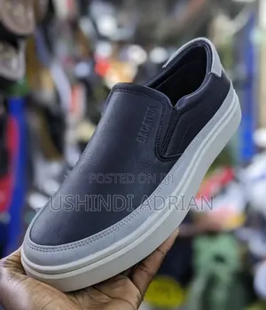 Simpo Shoes–Clean Smart Style