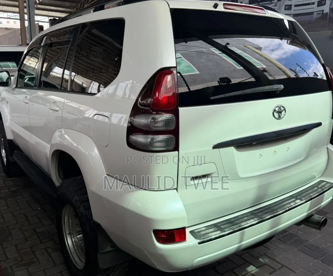 Toyota Land Cruiser Prado 2004 White