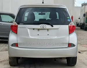 Toyota Ractis 2012 Silver