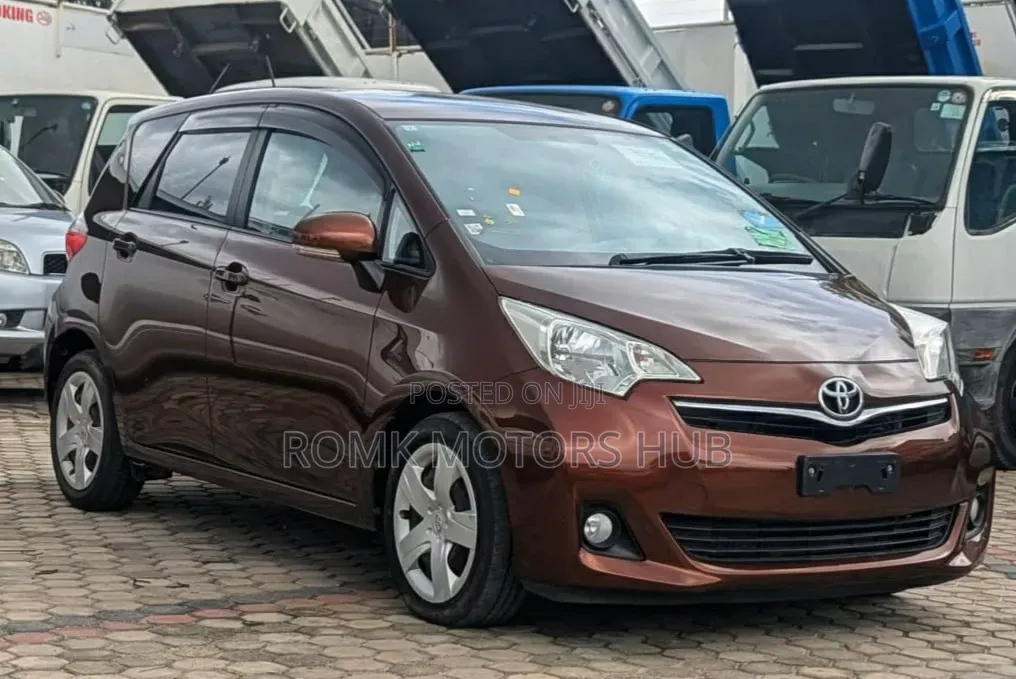 Toyota IST 2012 Maroon