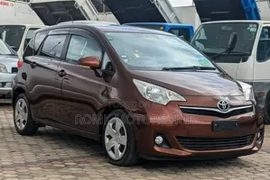 Toyota IST 2012 Maroon