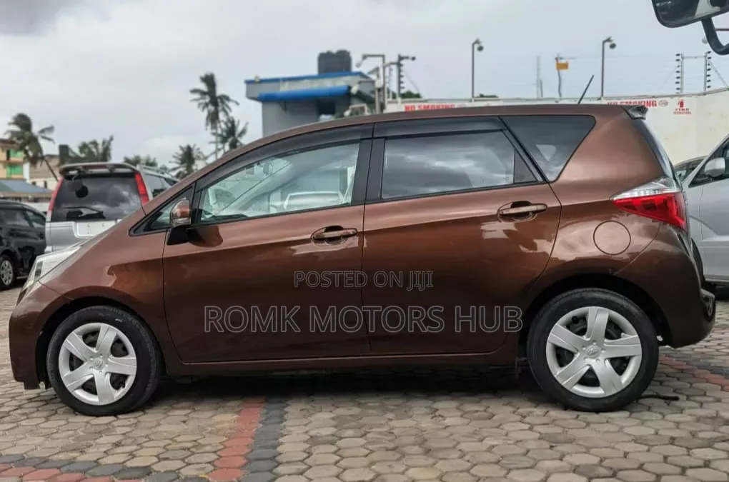 Toyota IST 2012 Maroon