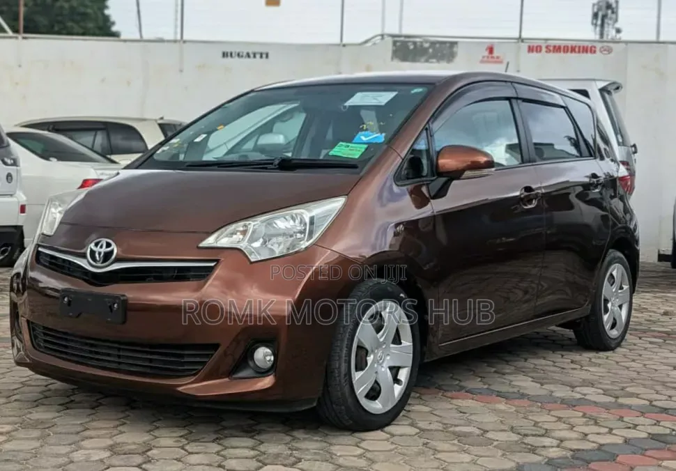Toyota IST 2012 Maroon