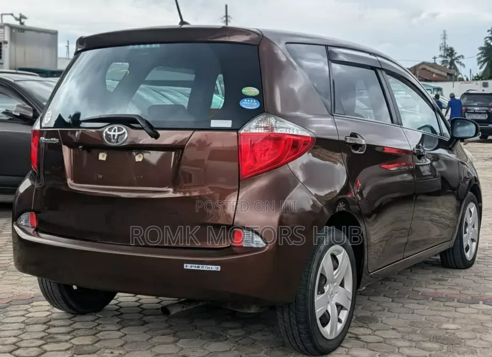 Toyota IST 2012 Maroon