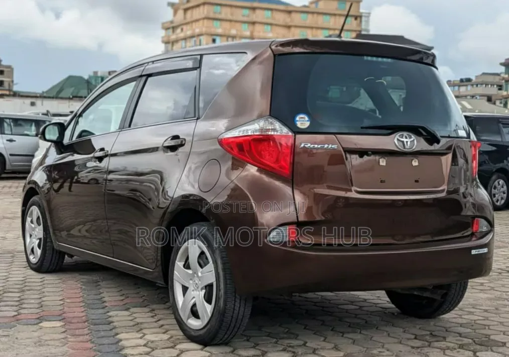 Toyota IST 2012 Maroon