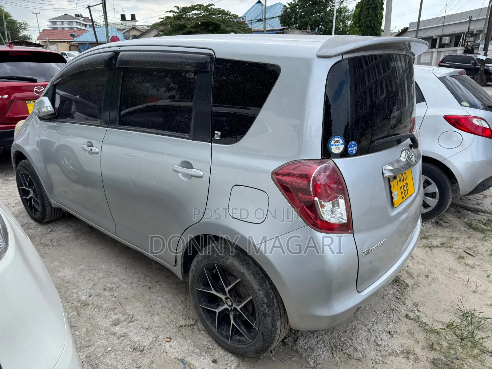 Toyota Ractis 2010 Silver