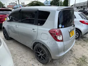 Toyota Ractis 2010 Silver