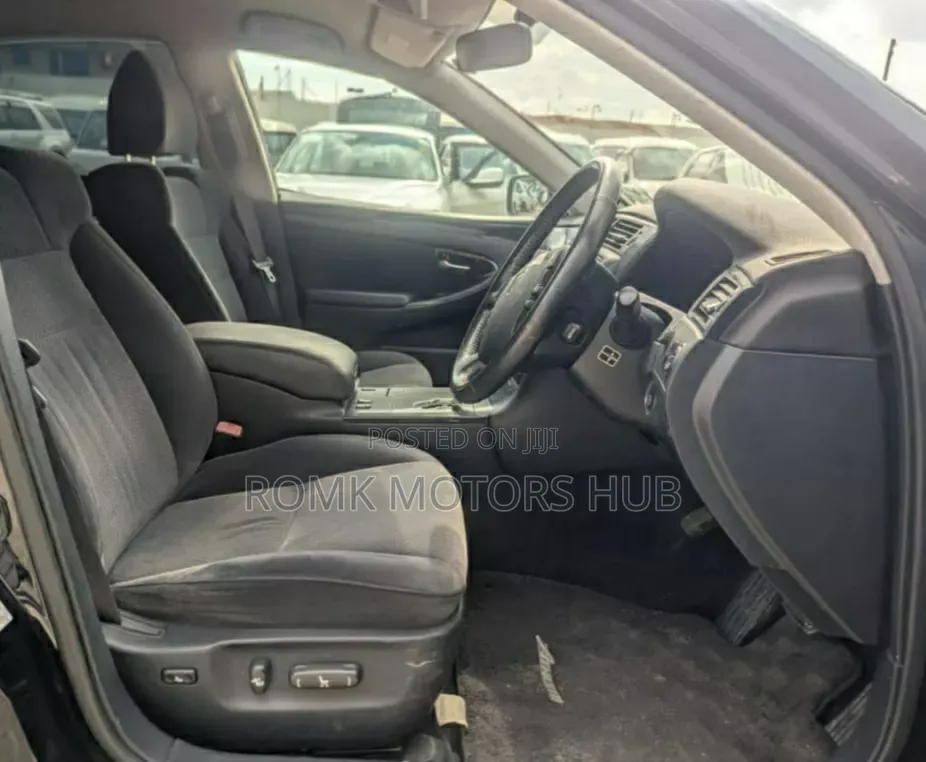 Toyota Crown 2006 Black