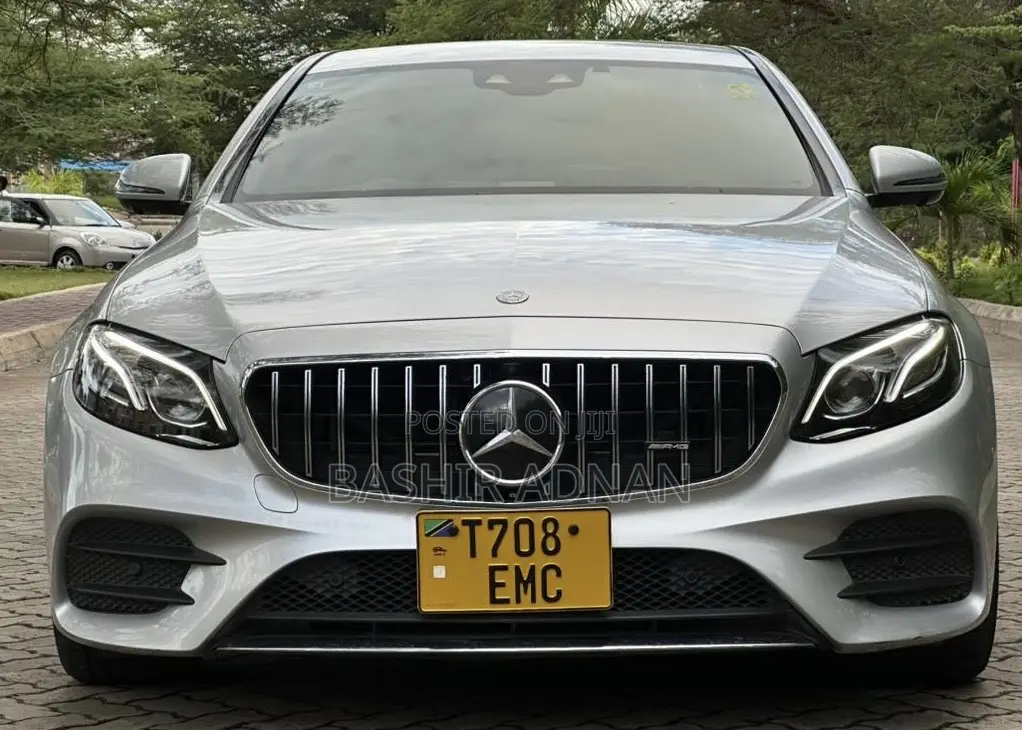 Mercedes-Benz E200 2016 Silver