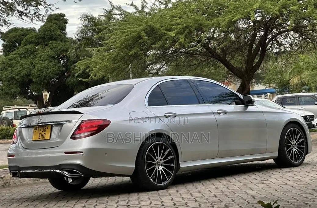 Mercedes-Benz E200 2016 Silver