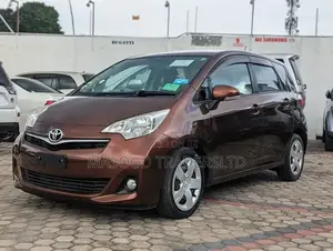 Toyota Ractis 1.5 AWD 2011 Burgundy