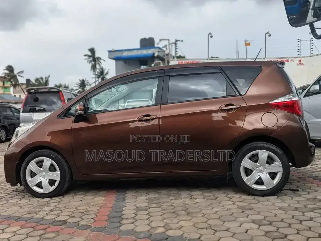 Toyota Ractis 1.5 AWD 2011 Burgundy