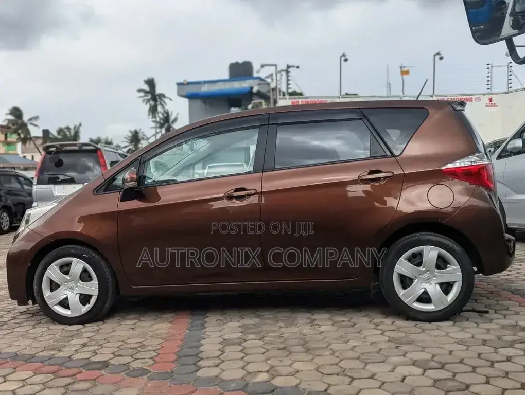 Toyota Ractis 1.5 AWD 2011 Burgundy