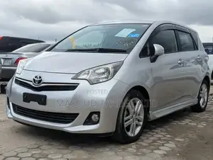 Toyota Ractis 1.5 AWD 2012 Silver