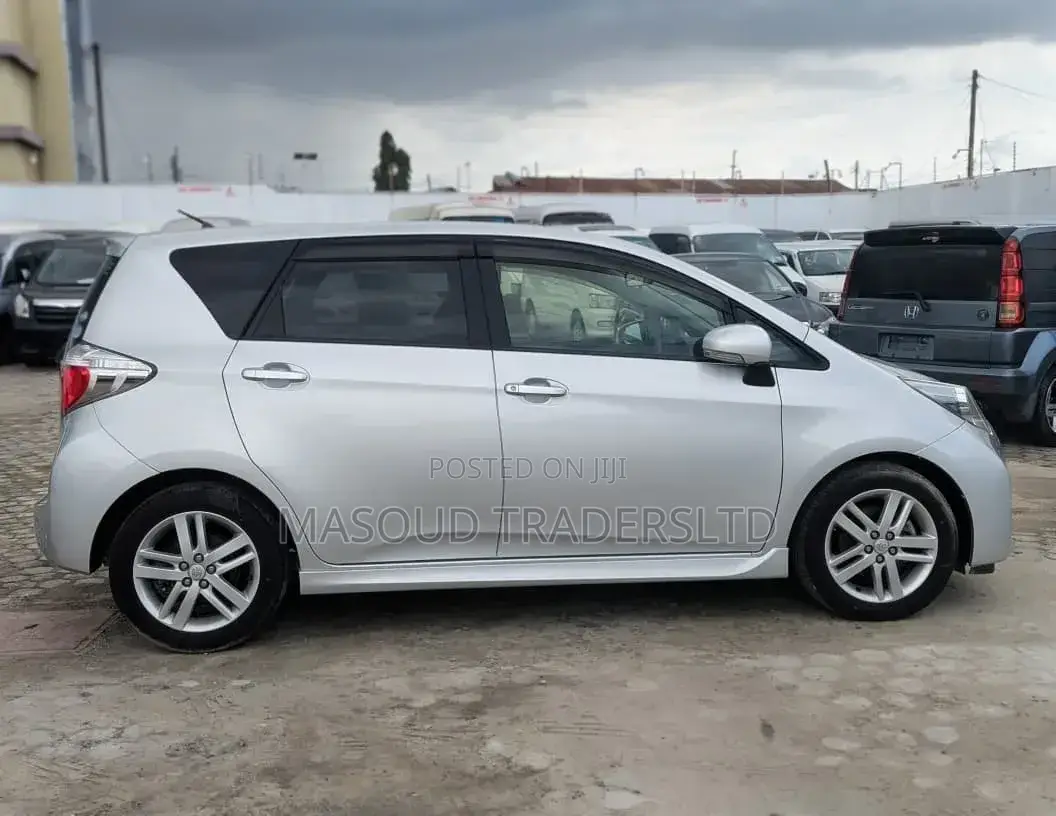 Toyota Ractis 1.5 AWD 2012 Silver