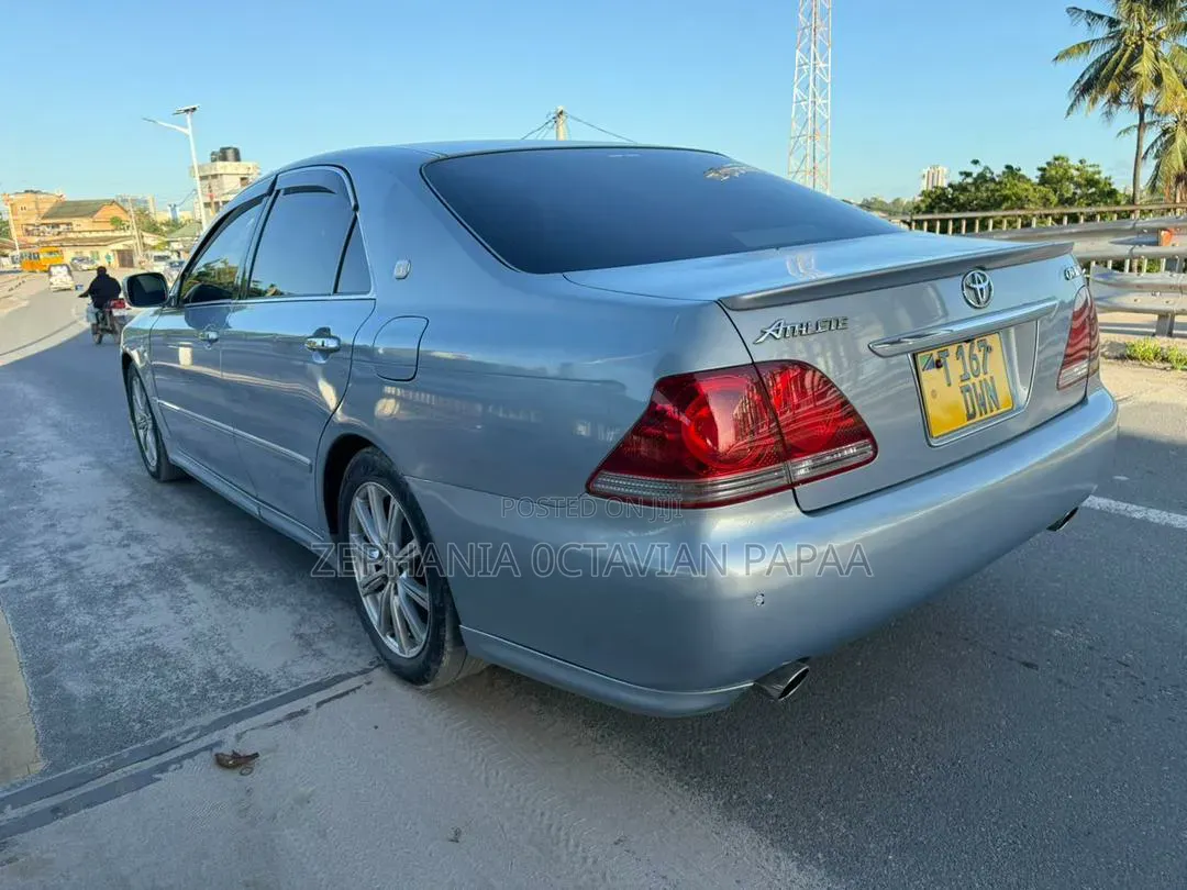Toyota Crown 2006 Blue