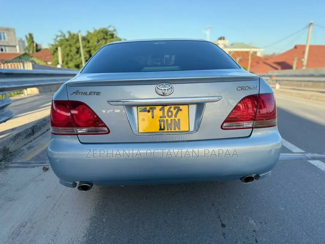 Toyota Crown 2006 Blue
