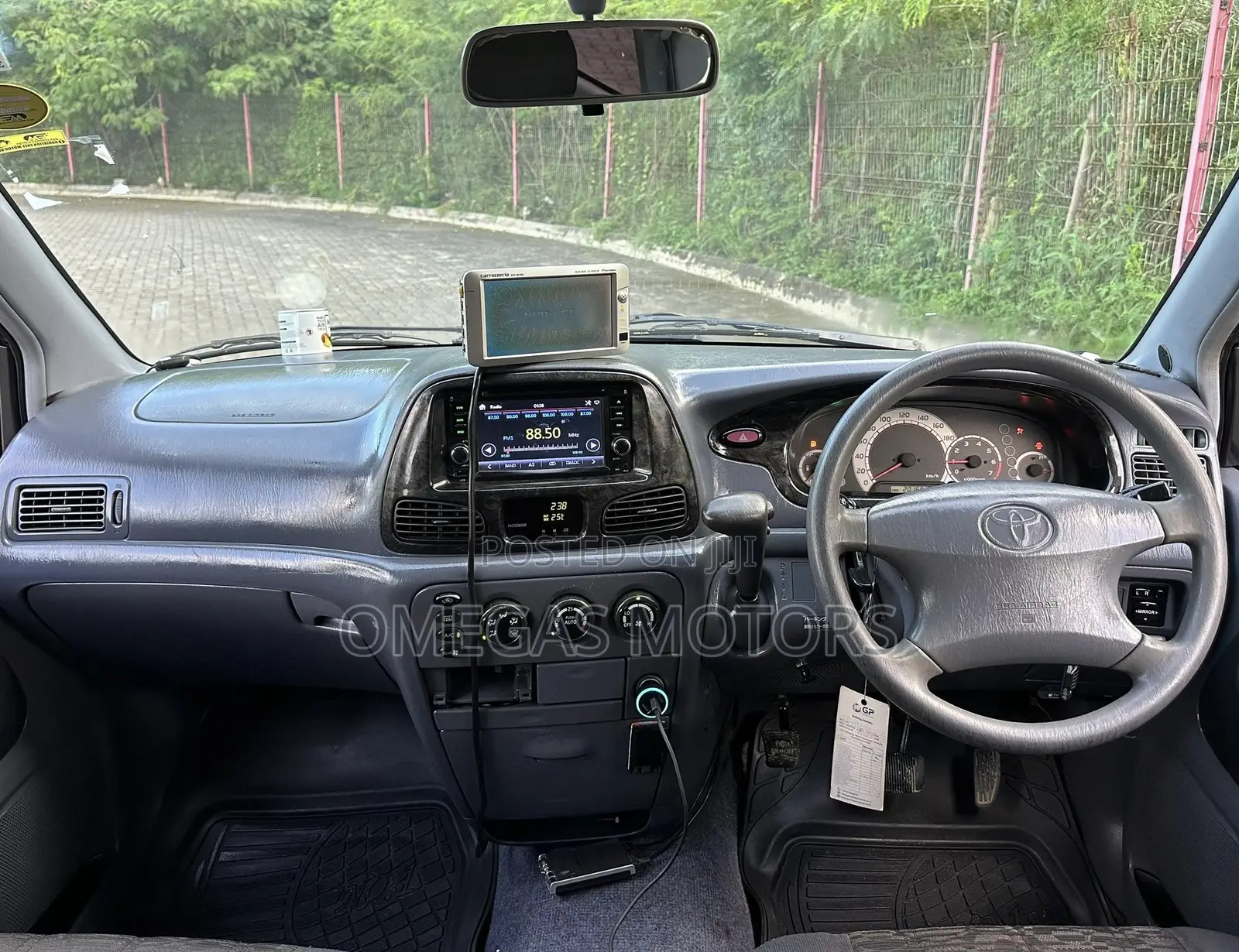 Toyota Noah 2.0 FWD (8 Seater) 2001 Black