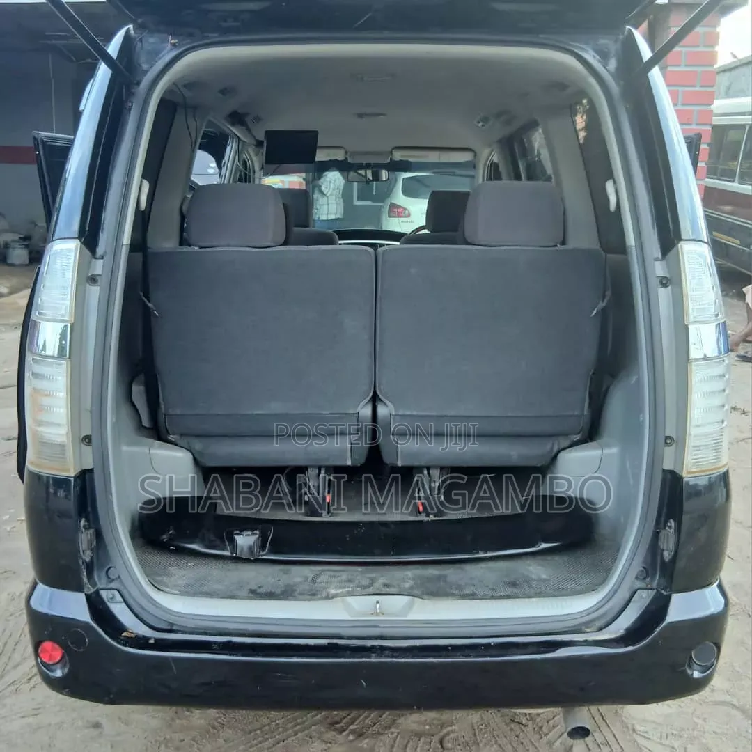 Toyota Noah 2006 Black