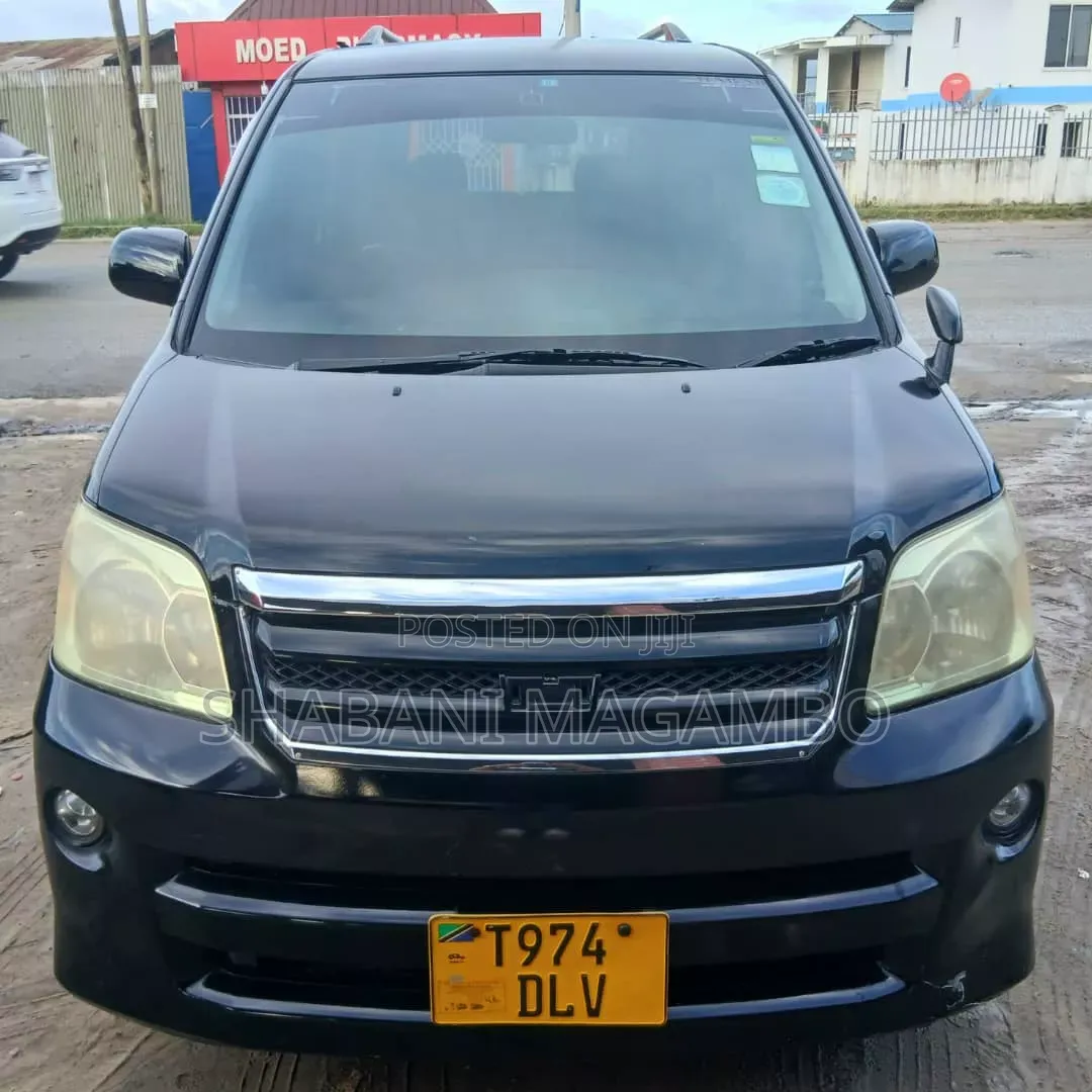 Toyota Noah 2006 Black