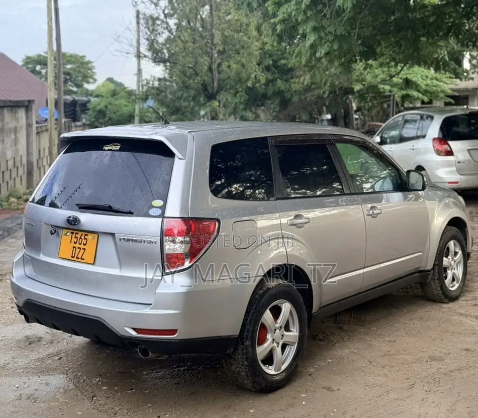 Subaru Forester 2011 Silver