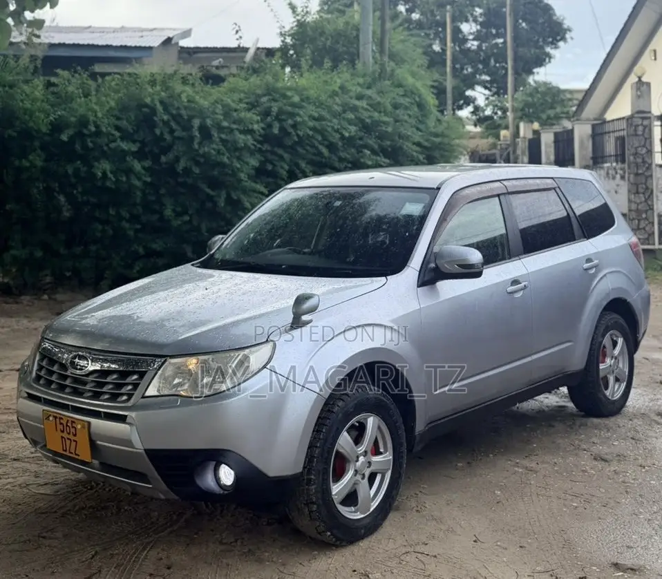 Subaru Forester 2011 Silver