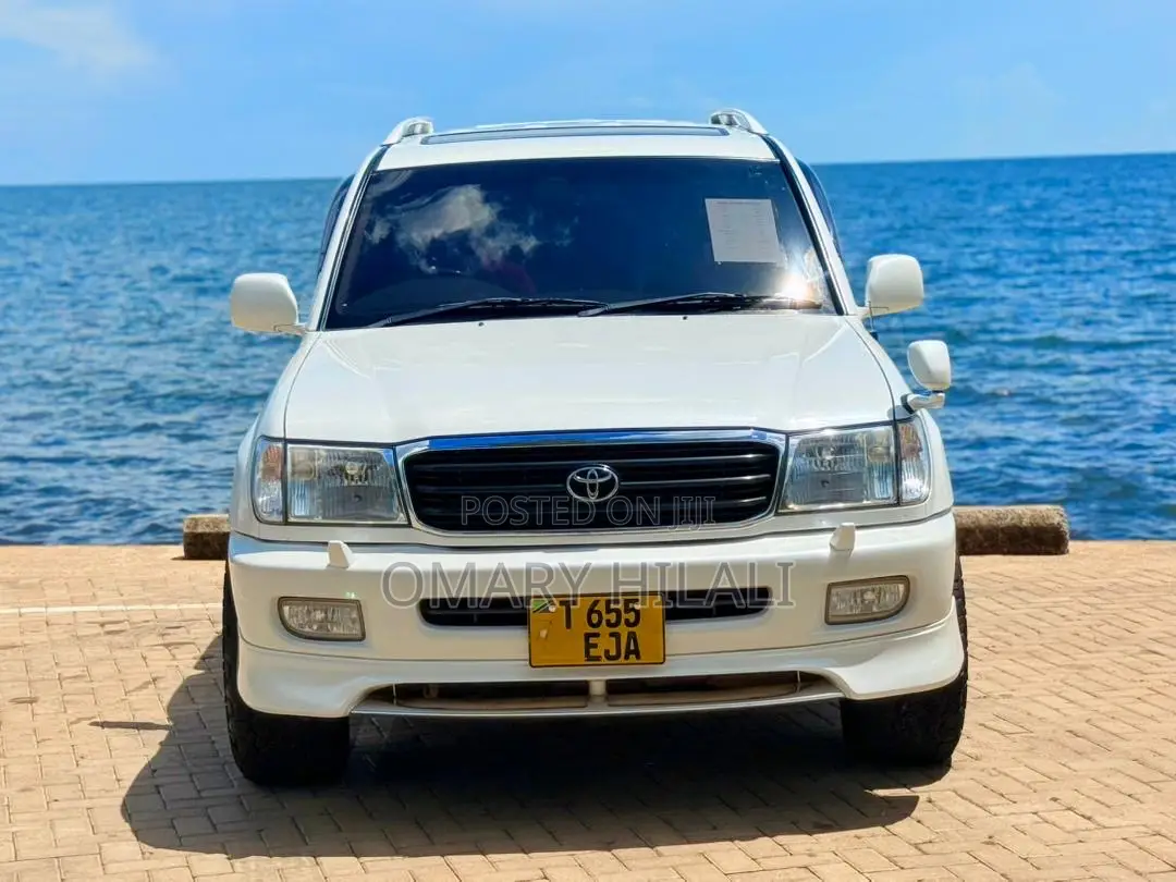 Toyota Land Cruiser 2001 White