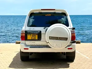 Toyota Land Cruiser 2001 White