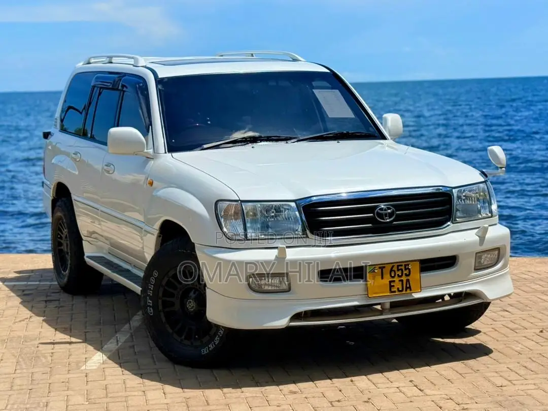 Toyota Land Cruiser 2001 White