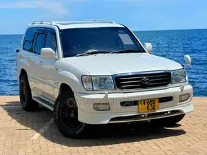 Toyota Land Cruiser 2001 White
