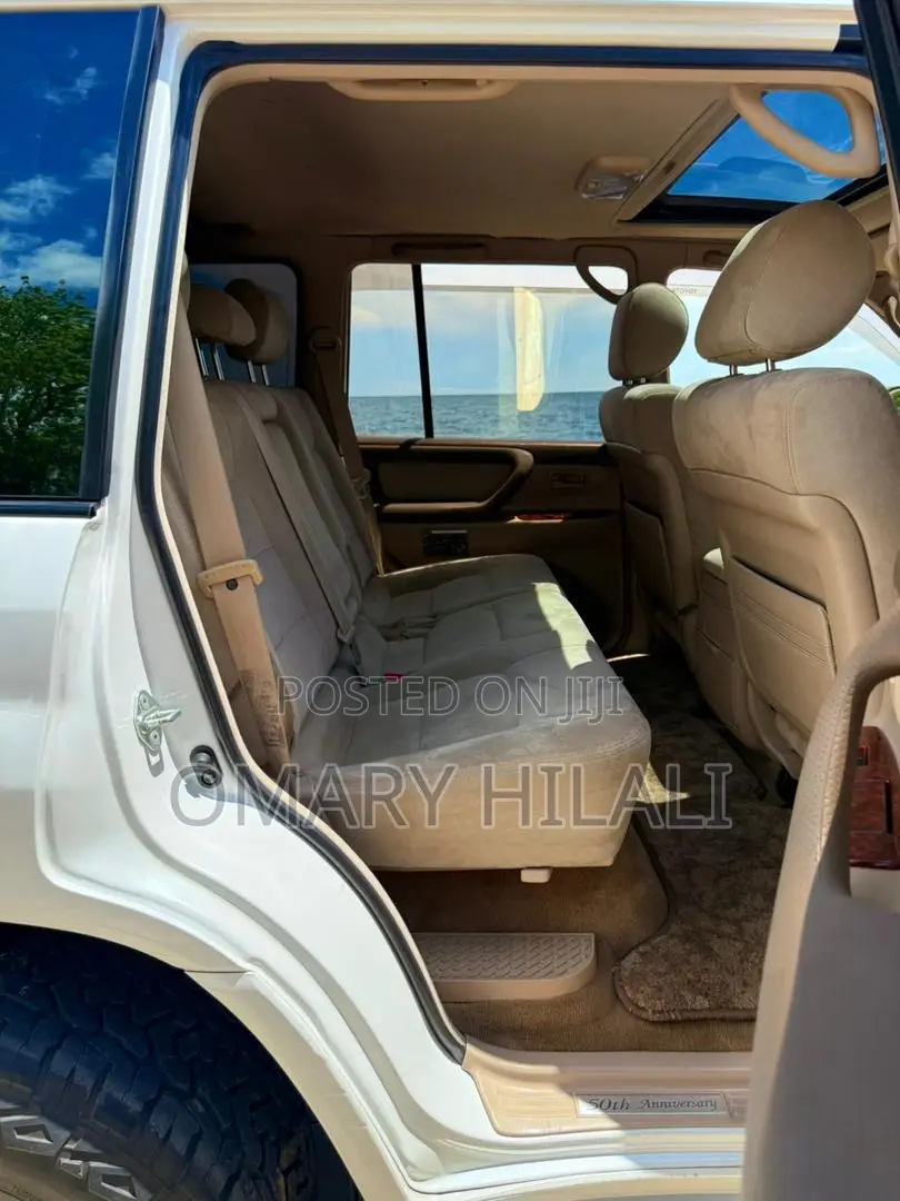 Toyota Land Cruiser 2001 White