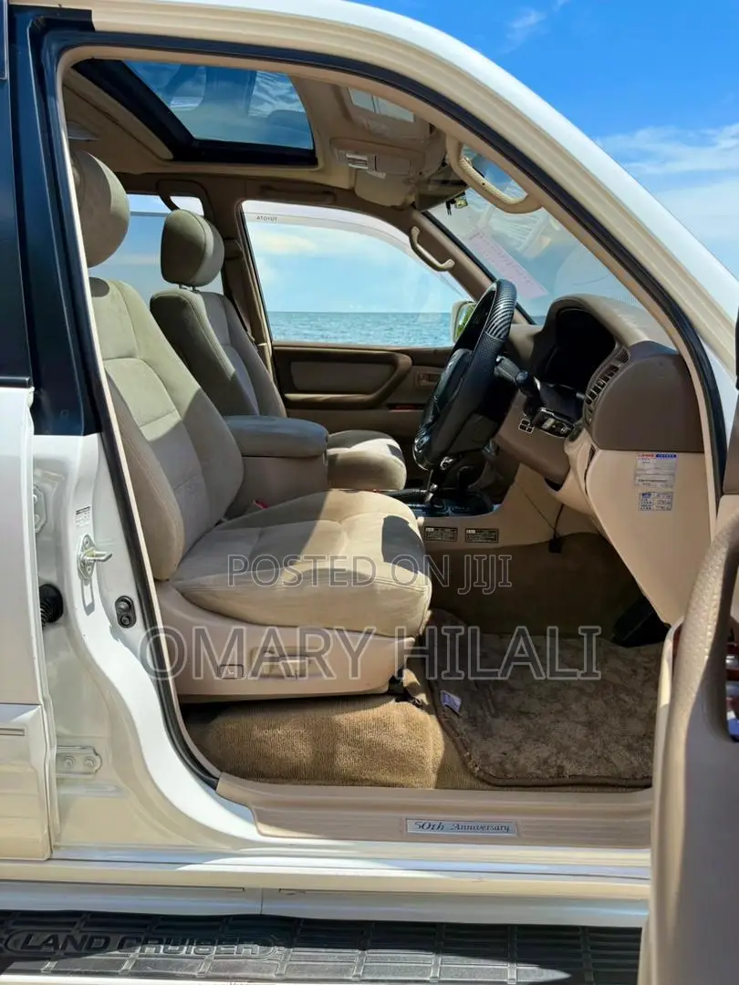 Toyota Land Cruiser 2001 White