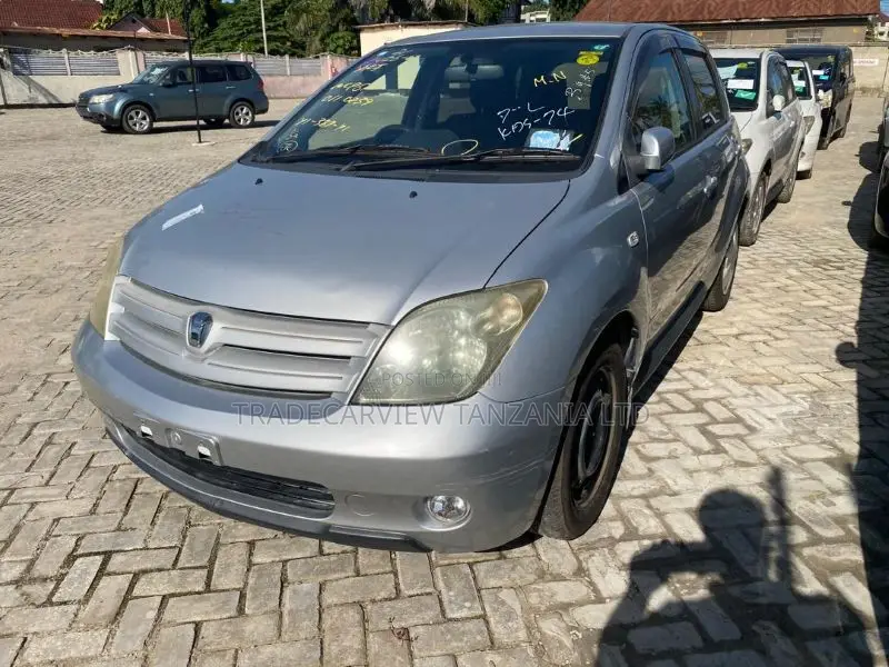 Toyota IST 2005 Silver
