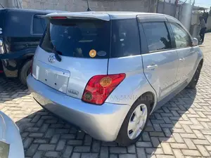 Toyota IST 2005 Silver