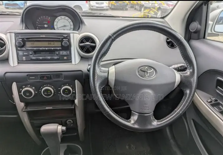 Toyota IST 2005 Silver