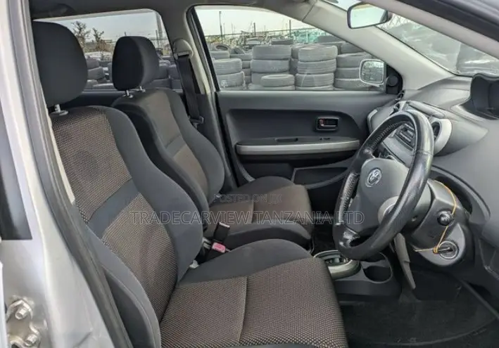 Toyota IST 2005 Silver