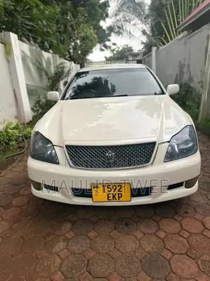 Toyota Crown Royale 2005 White
