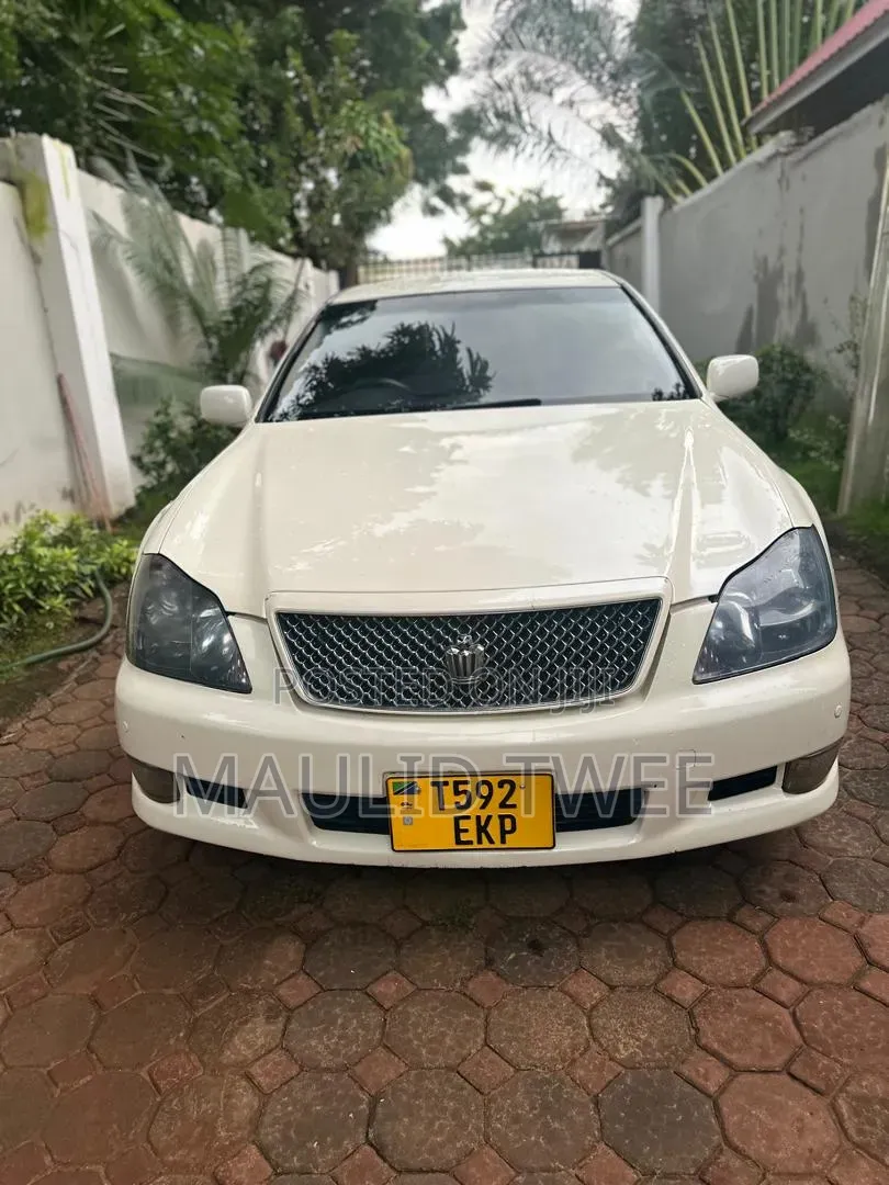 Toyota Crown Royale 2005 White