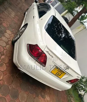 Toyota Crown Royale 2005 White