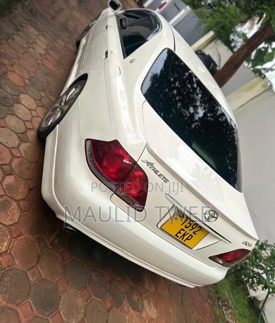 Toyota Crown Royale 2005 White