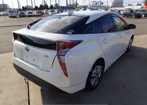Toyota Prius 2017 White
