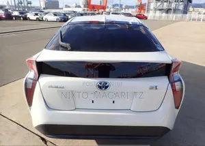 Toyota Prius 2017 White