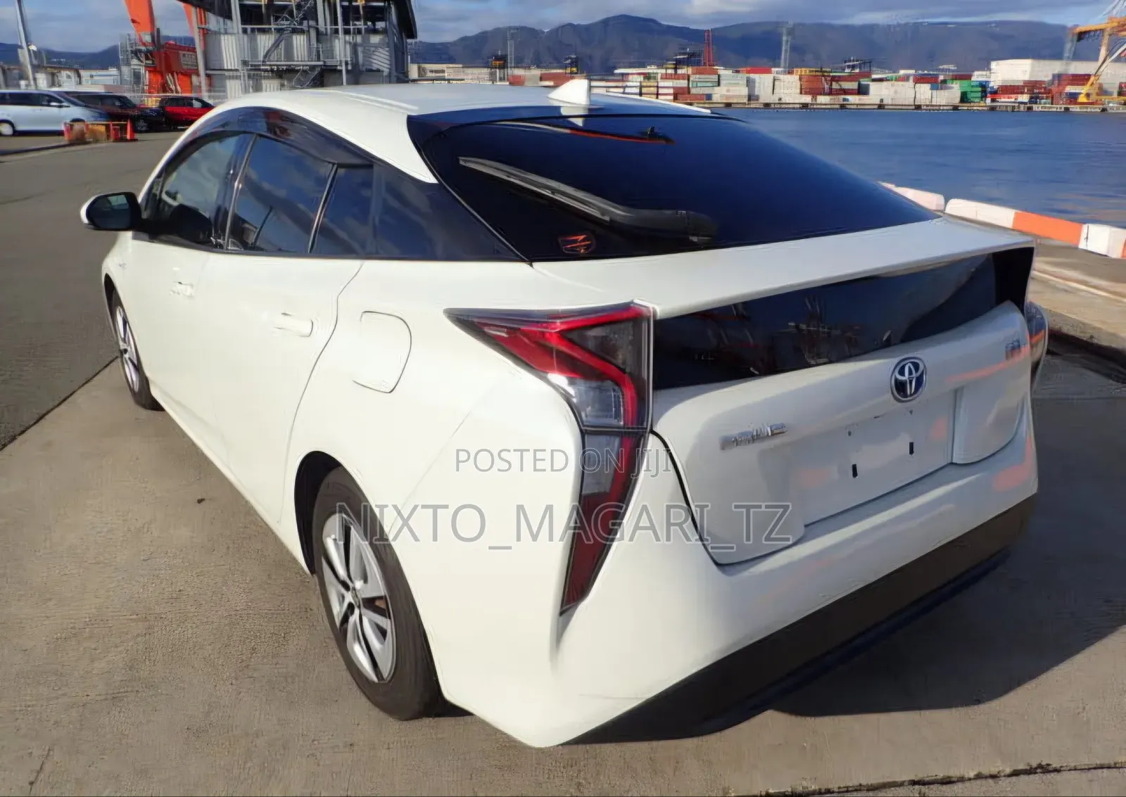 Toyota Prius 2017 White