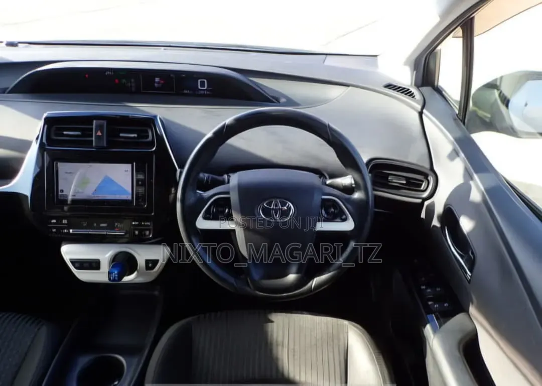 Toyota Prius 2017 White